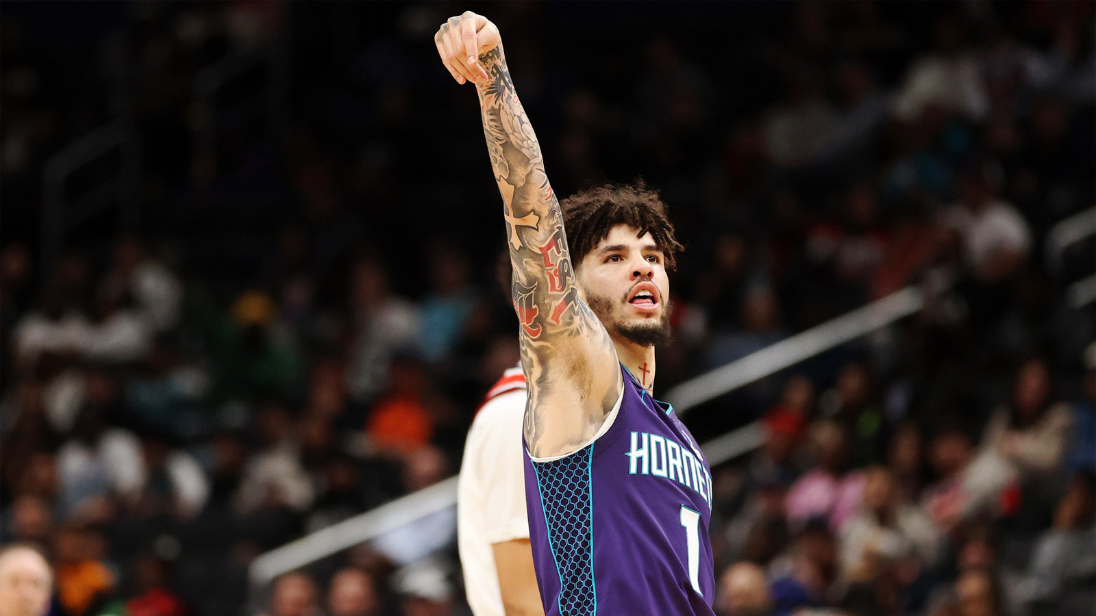 Hornets’ LaMelo Ball had Eric Collins literally begging for heat check after absurd 99-second stretch
