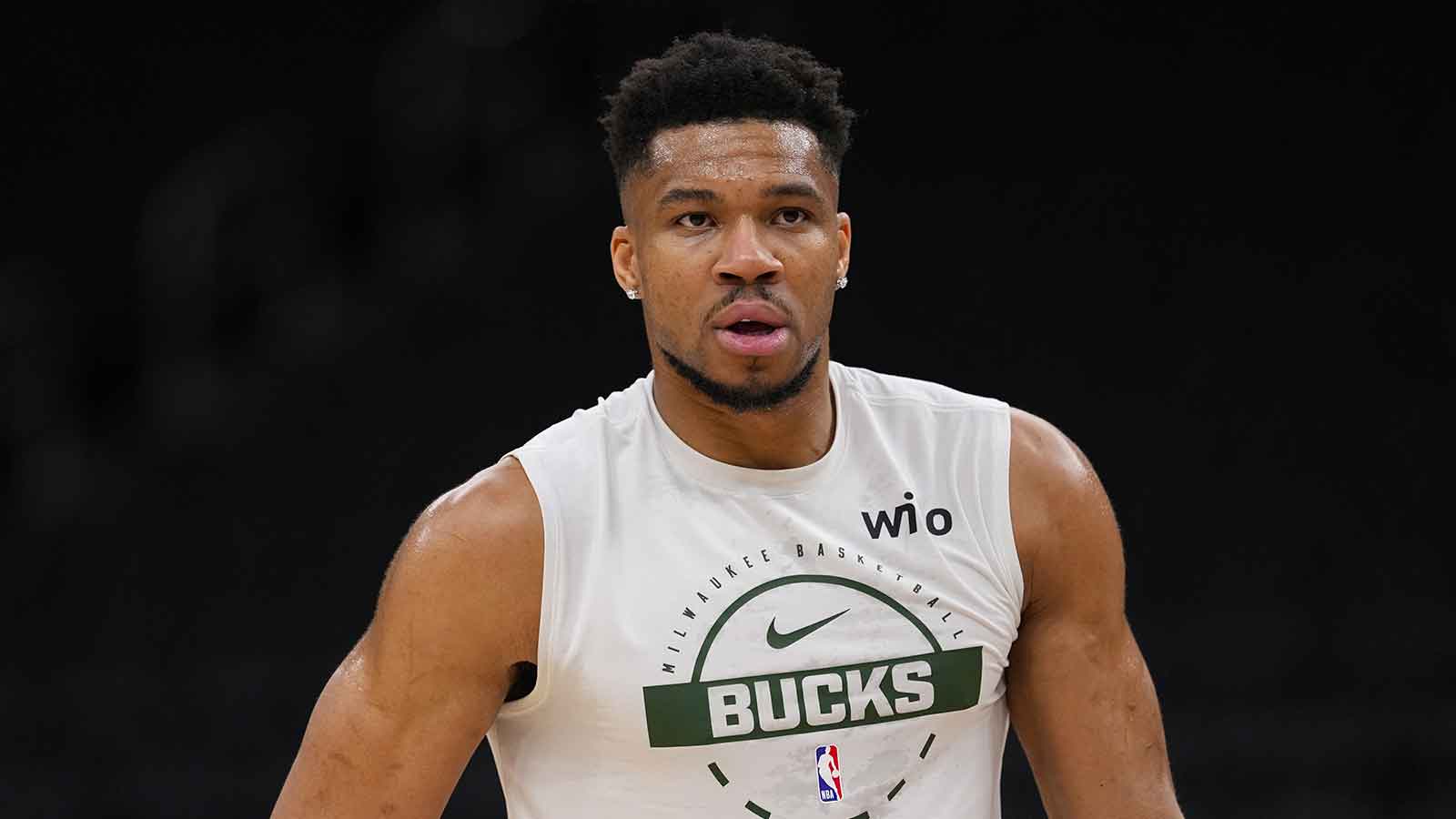 Shaq gives Giannis Antetokounmpo a list of demands for Bucks