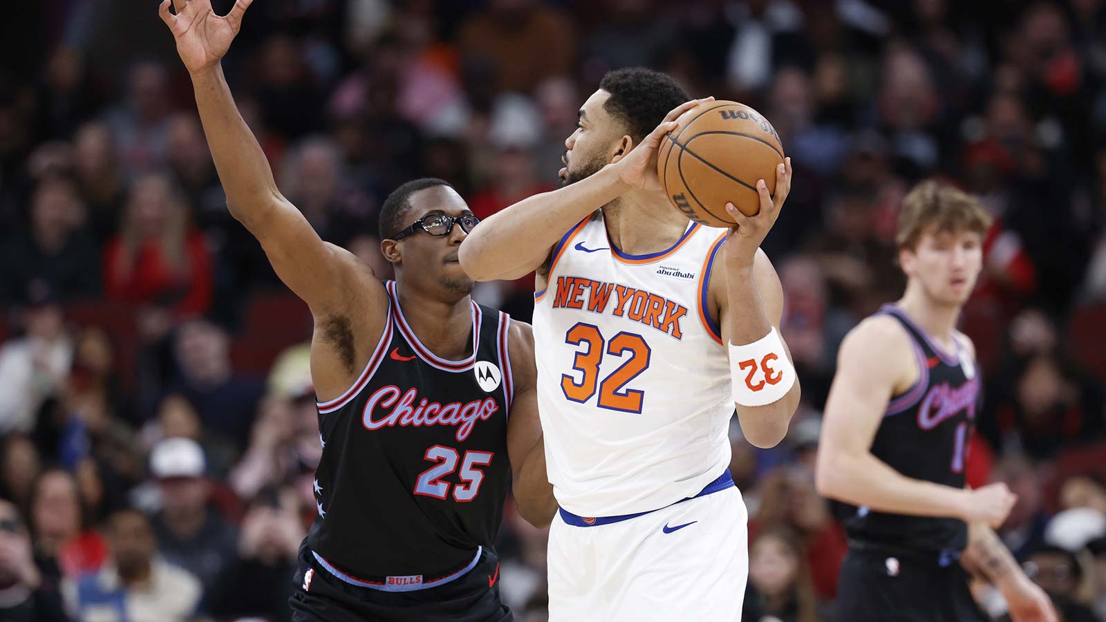 Jalen Smith leaves Knicks game with concerning lower-body injury