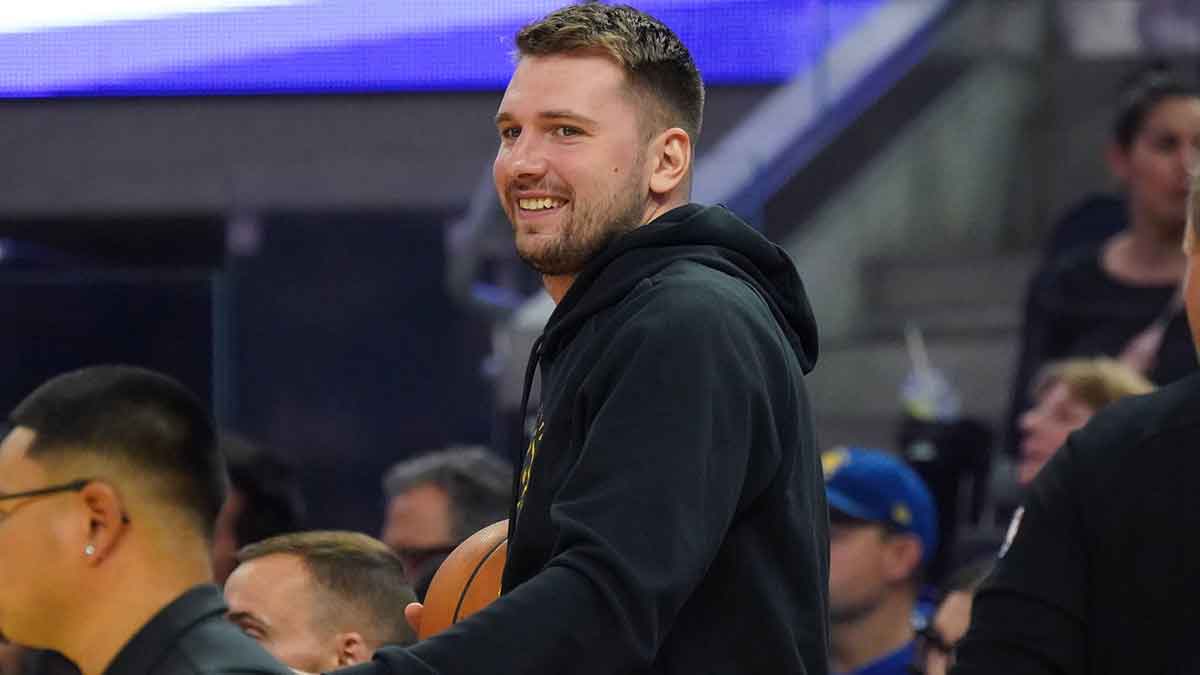 Lakers have complete birthday celebration for Luka Doncic before Warriors matchup