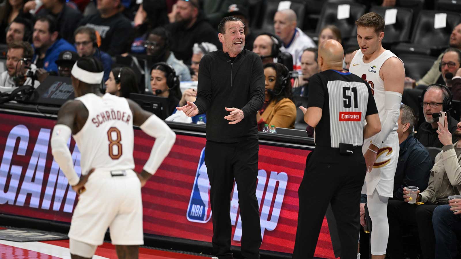 Pistons-Cavs forced to use air horn after malfunction causes delay