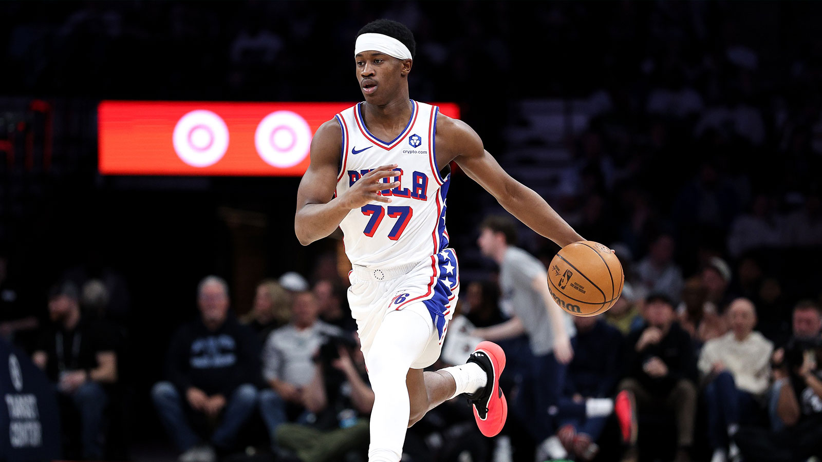 76ers’ VJ Edgecombe beats shot clock with unreal shot vs. Timberwolves